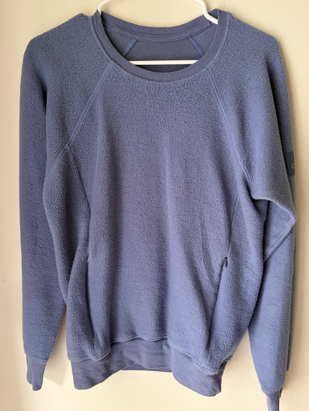 91. Men’s Size Small ALO Blue Fleece Crewneck